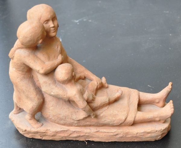 P. Mathy, moeder en twee kinderen,  terracotta