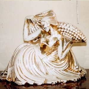 Bernard Callie, Danseres, tafelstuk, faience (verguld)
