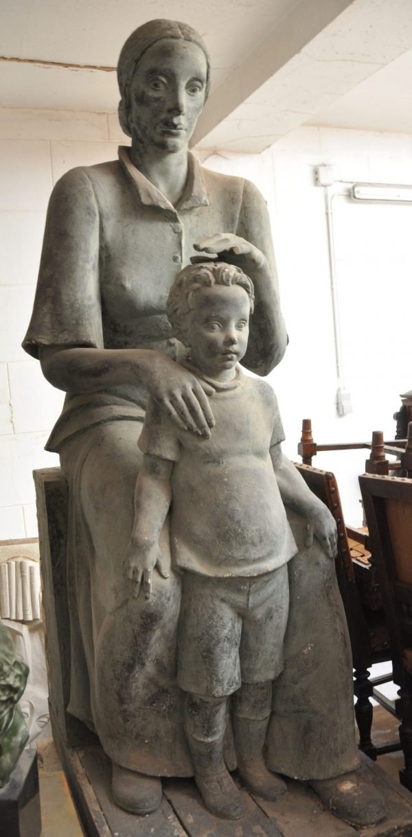 Bernard Callie, Monumentale Moeder en kind