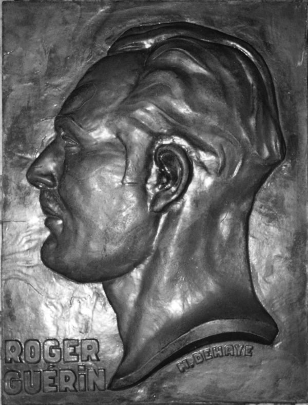 M. DEHAYE, portrait de Roger Guérin, exécuté chez Guérin. Destiné à la tombe de R. Guérin.