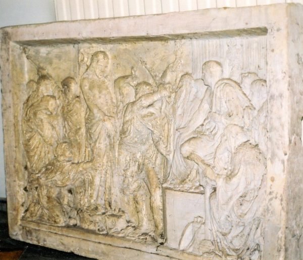 Bas-relief en plâtre. 9/73/103 cm.  "De geeselink van Christus", Paul De Vigne