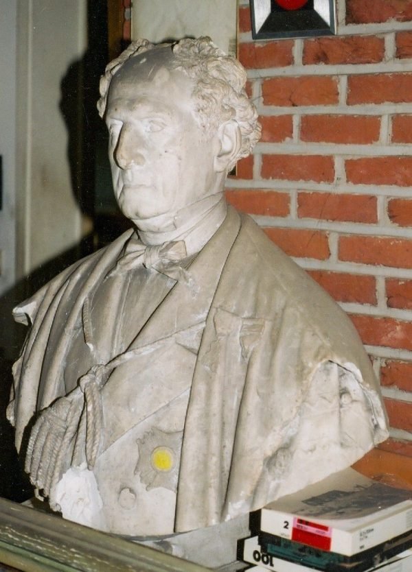 Paul De Vigne,  buste en plâtre: Jacques-Joseph Haus  45/70/85 cm.