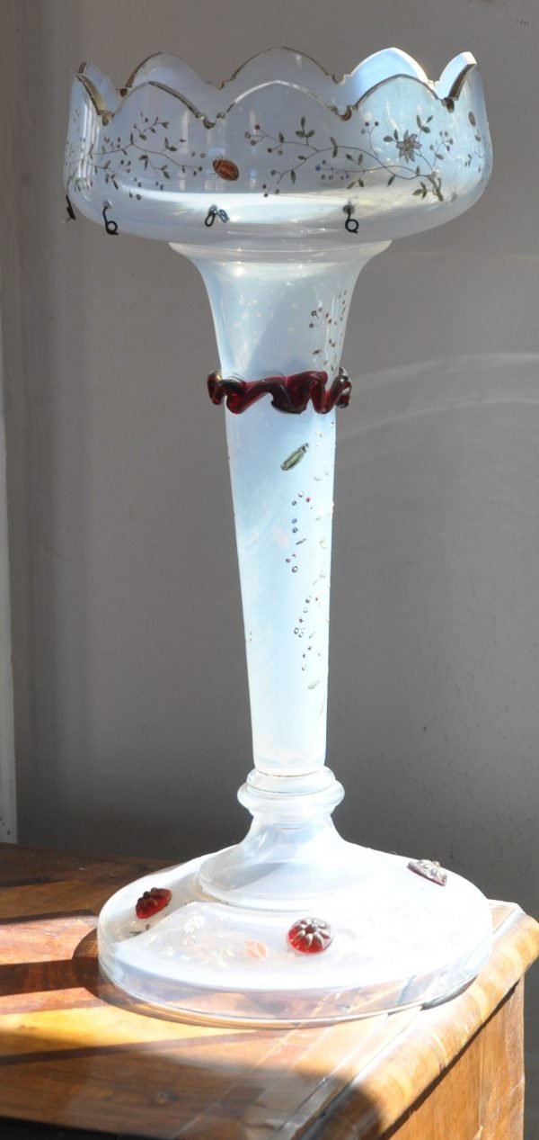 Vaas in opalineglas