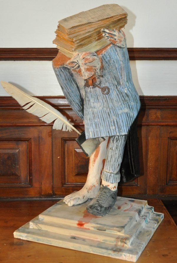 De Ambtenaar,  gebukt onder de dossiers,  terracotta, H. 80 cm.
