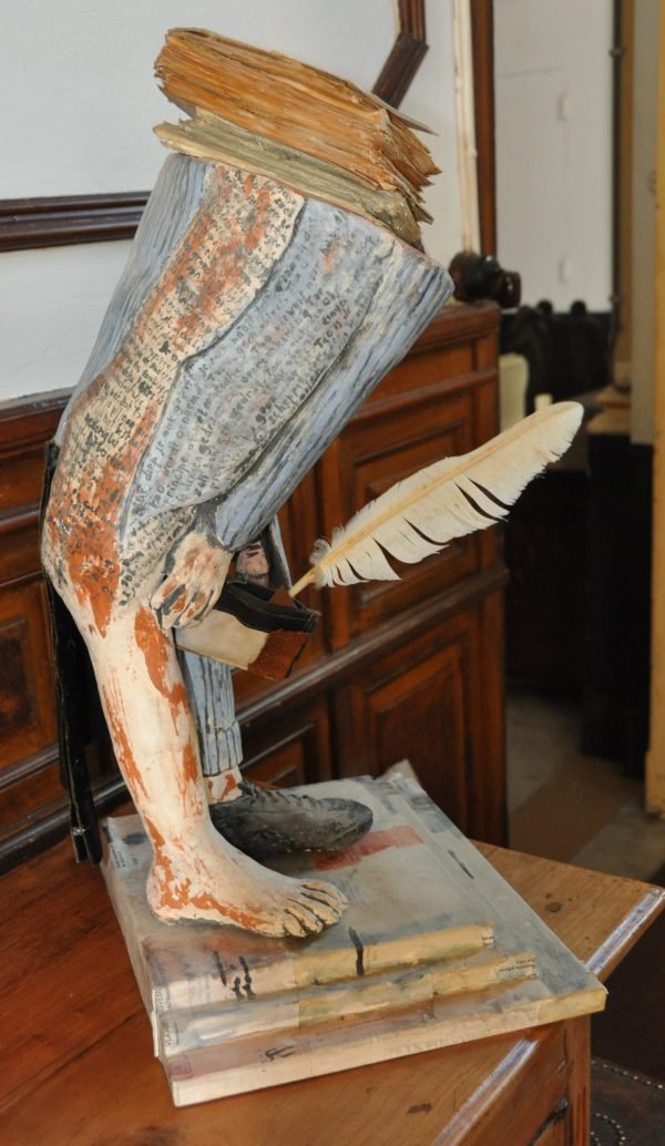 De Ambtenaar,  gebukt onder de dossiers,  terracotta, H. 80 cm. - Image 4