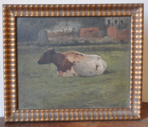 Liggende koe,  23,5/19 cm.