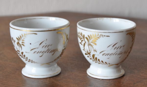 Deux tasses,  Vivre longtemps,  porcelaine de Bruxelles