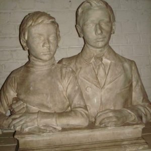 Grote sculptuur, gesigneerde originele atelierplaaster, sculpturale gips, afgewerkt gepolierd model Jules Lagae Origineel model voor portretbuste van twee broers, uit private collectie, ex atelier van de kunstenaar H 66 cm