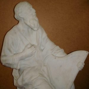 Gesigneerde grote marmer, witte Carrara, uiteraard enig exemplaar, taille directe, Pierre Theunis °1883-1950  Koning David met de harp, Koning der Joden, Israël, Oud Testament. H: 73 cm, in excellente staat